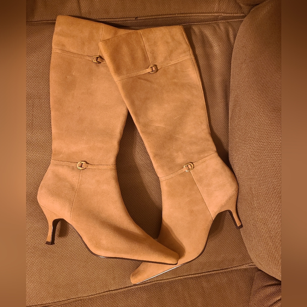 Suede Boots 👢